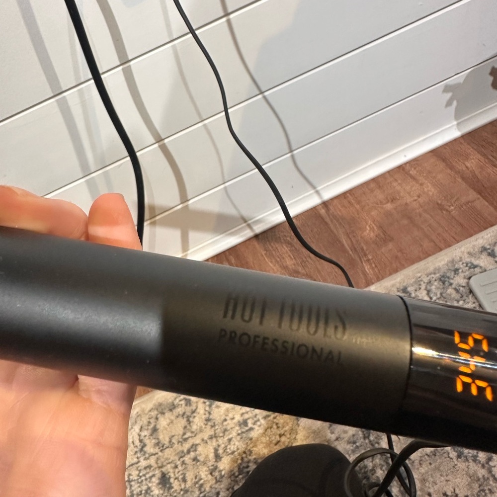 1” Hot Tools Professional Sleek Black Styling Wand - Picture 4 of 4